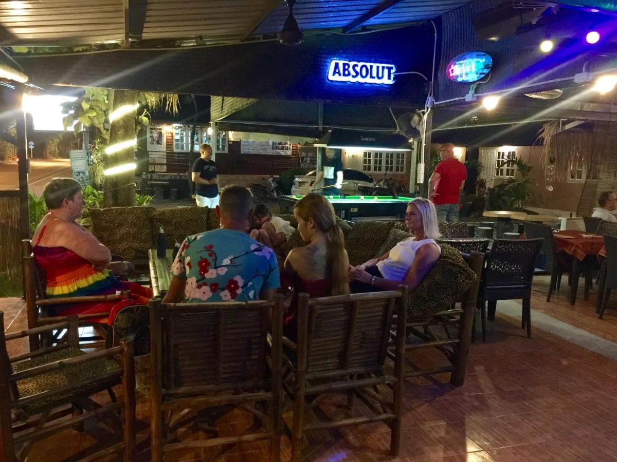 Harry'S Beach Club Ban Phe Extérieur photo