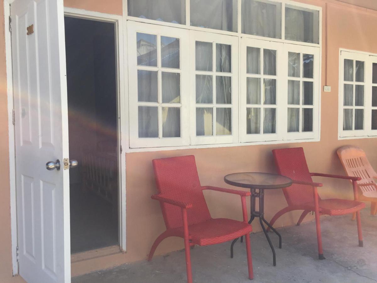 Harry'S Beach Club Ban Phe Extérieur photo