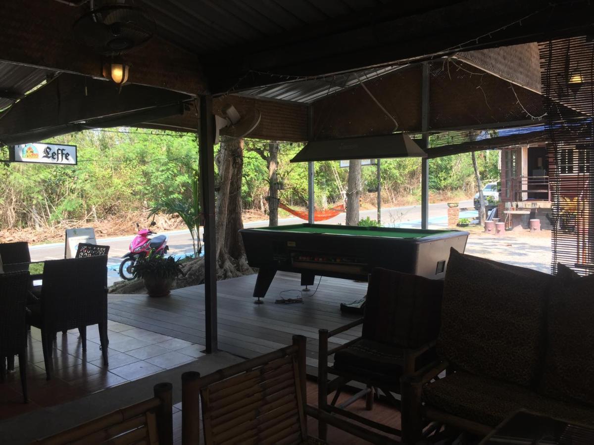 Harry'S Beach Club Ban Phe Extérieur photo