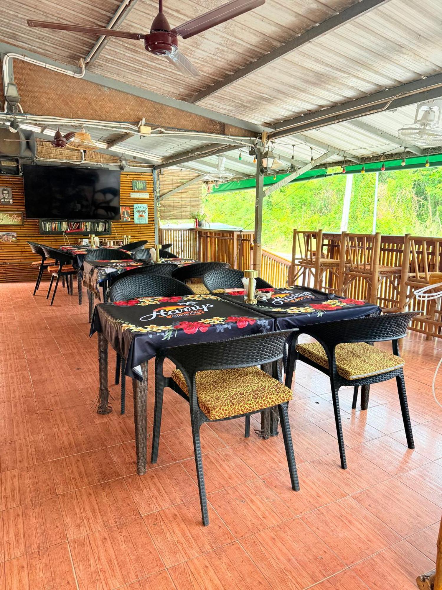 Harry'S Beach Club Ban Phe Extérieur photo